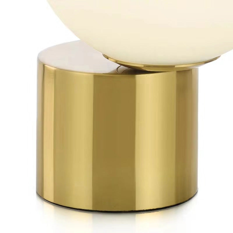 Nordic Antique Copper Bedside Lamp – Minimalist Designer Table Light